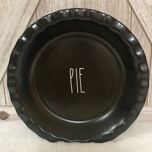 Rae Dunn Pie Dish in Black